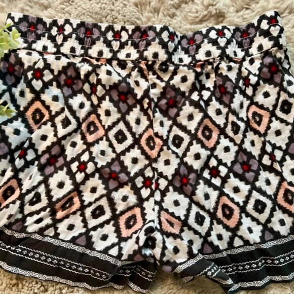 LOFT Patterned Shorts – Size 4, Comfy & Stylish - Picture 3 of 3